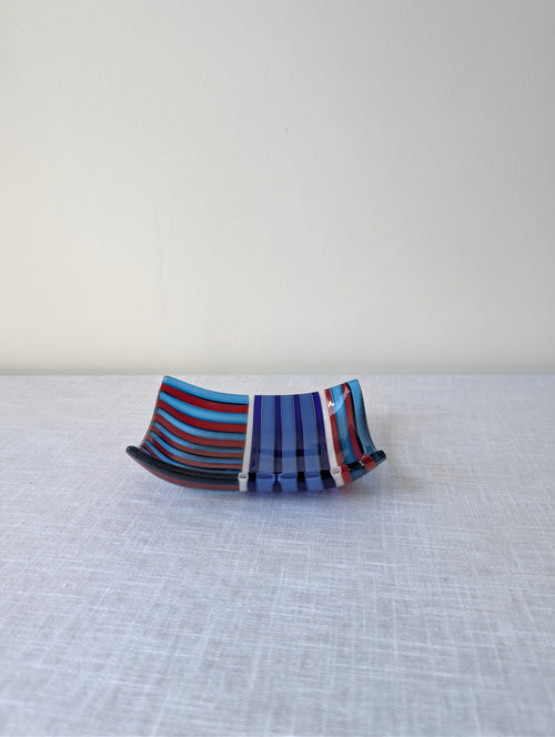 Ake Rodmek, Horizontal Bowl in Striped Art Glass, photograph 1