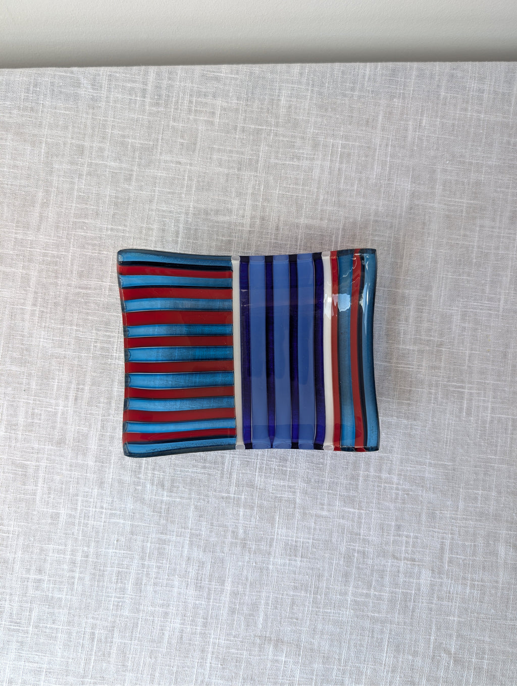 Ake Rodmek, Horizontal Bowl in Striped Art Glass, photograph 2