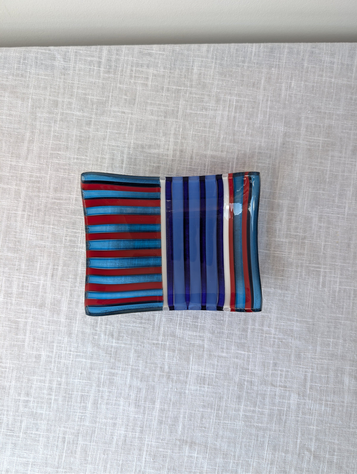 Ake Rodmek, Horizontal Bowl in Striped Art Glass, photograph 2