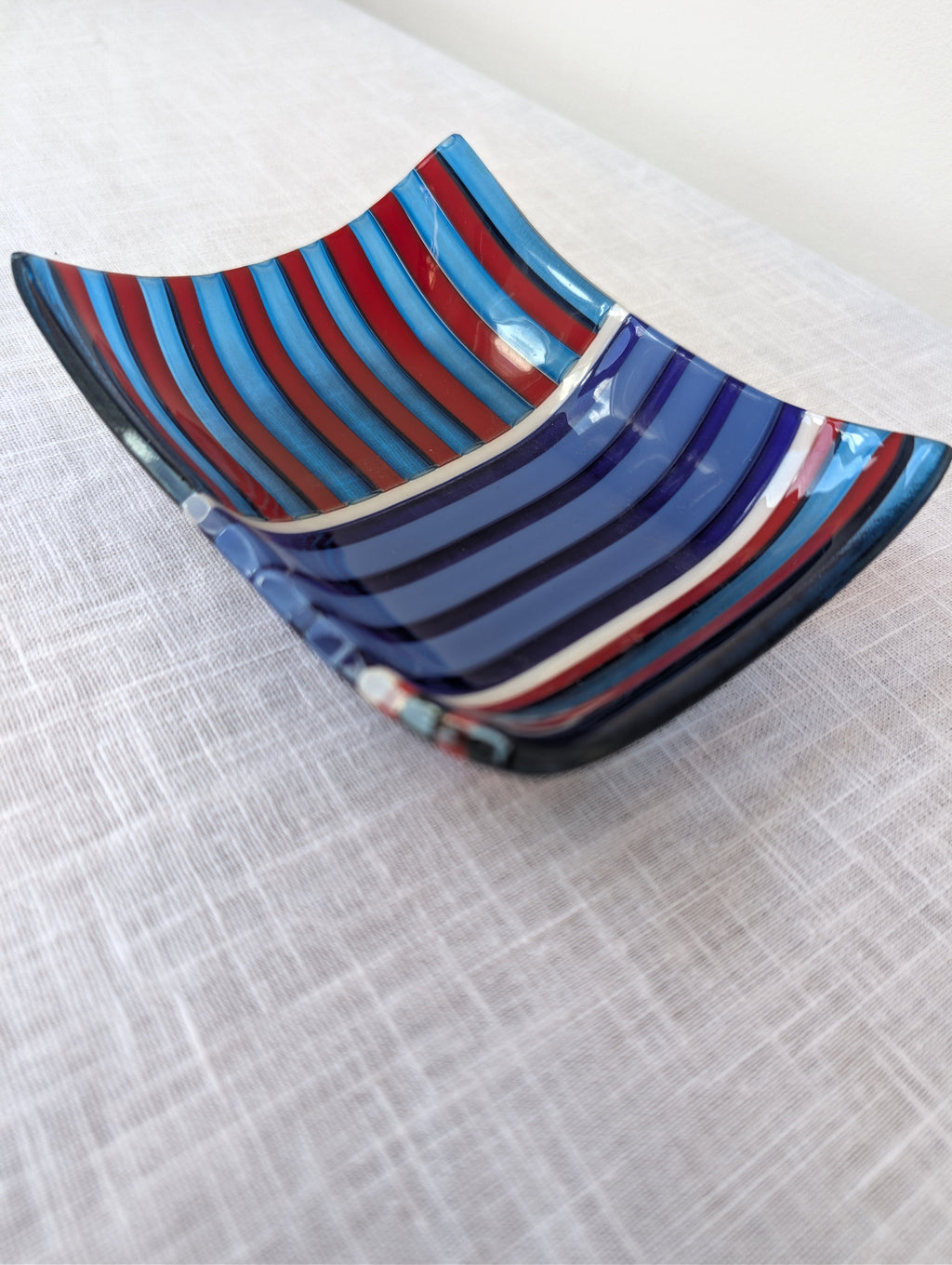 Ake Rodmek, Horizontal Bowl in Striped Art Glass, photograph 4