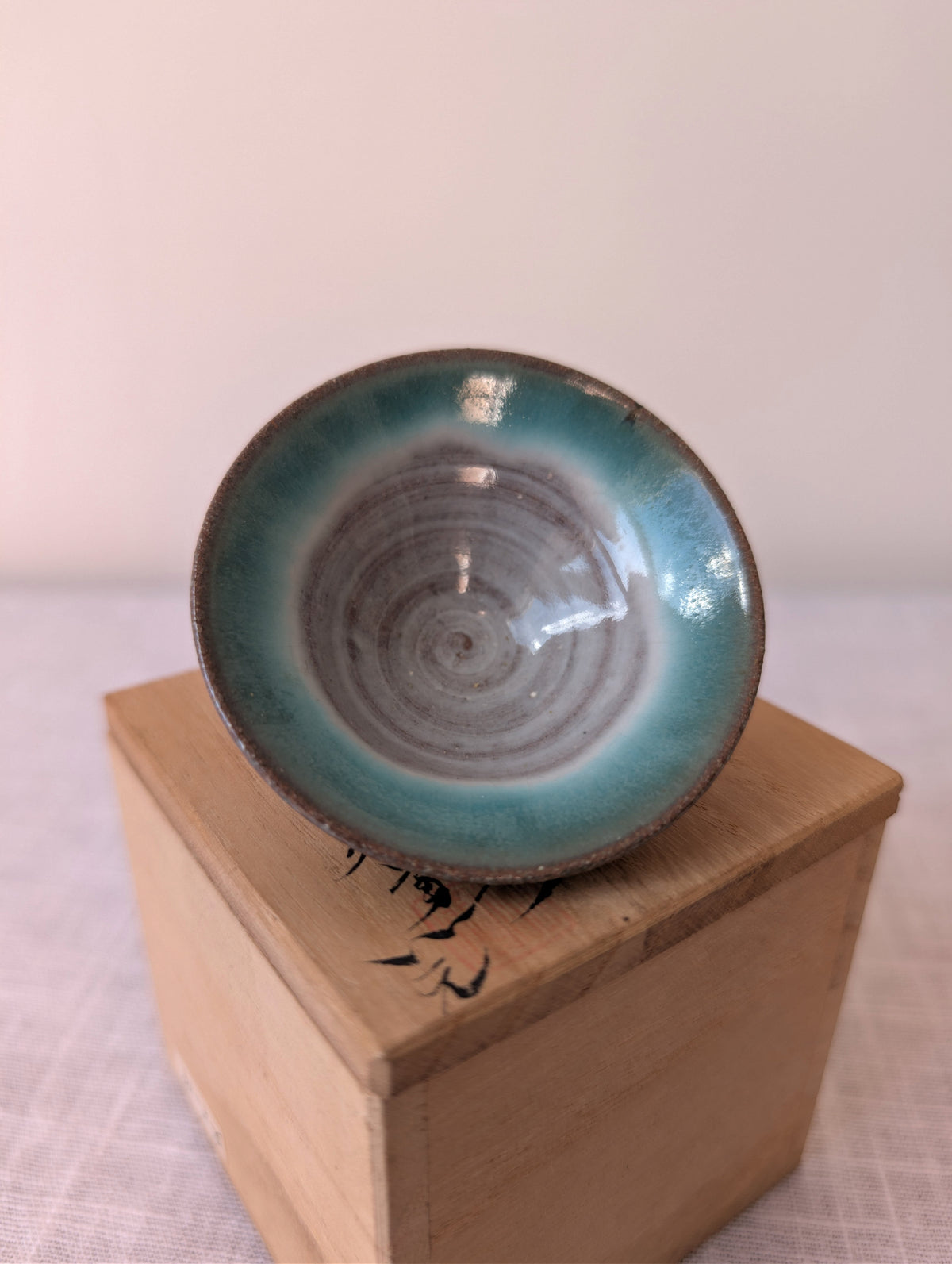 Kiyoshi Yamato, Blue Hagi (Aohagi) Sake Cup with Original Tomobako, photograph 3