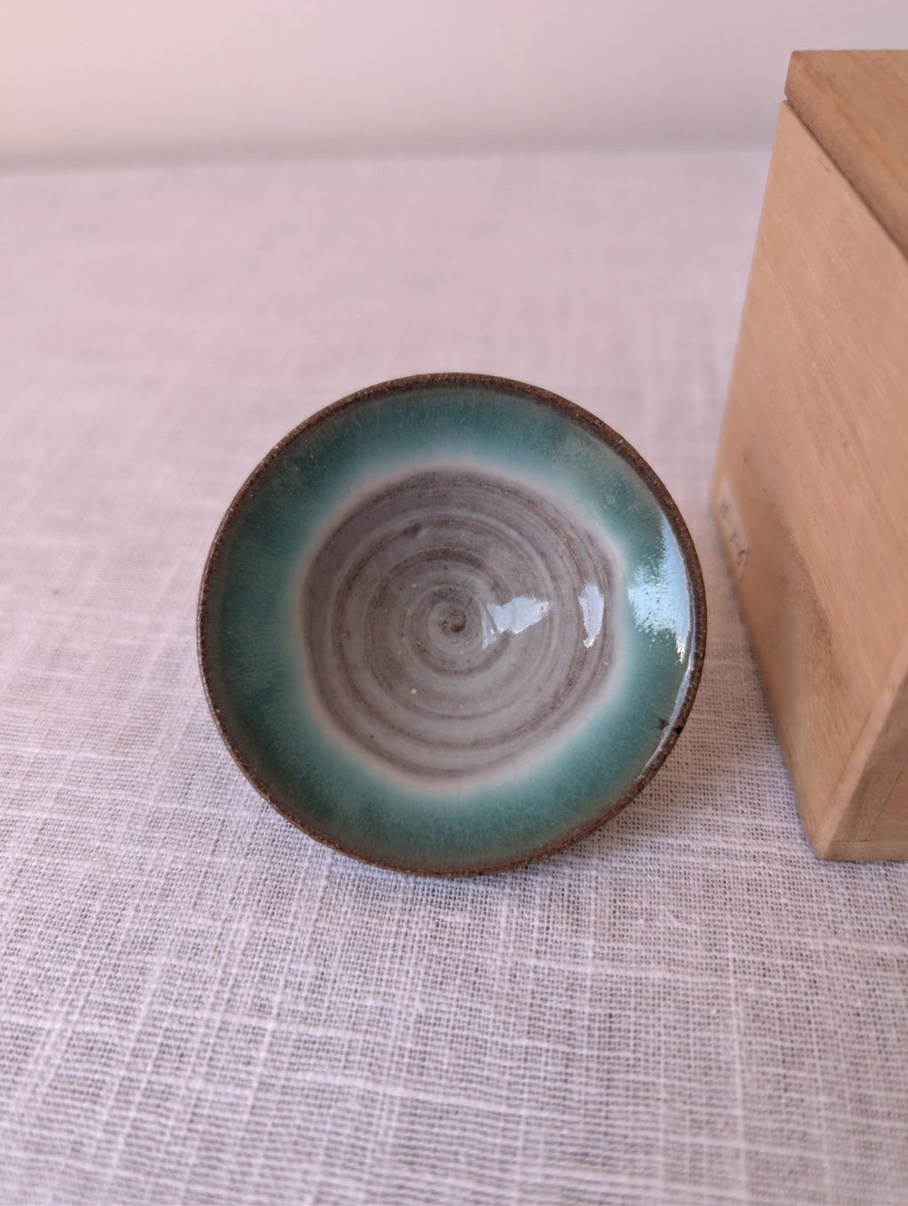 Kiyoshi Yamato, Blue Hagi (Aohagi) Sake Cup with Original Tomobako, photograph 5